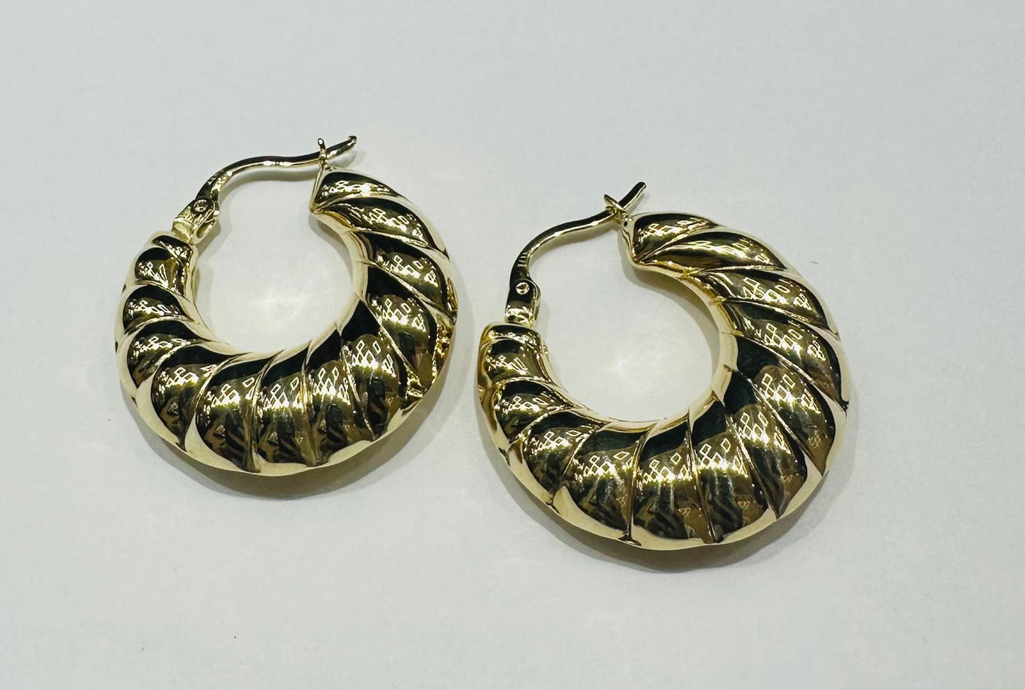 10K GOLD HOOP EARRINGS - WEIGHT: 3.4gm