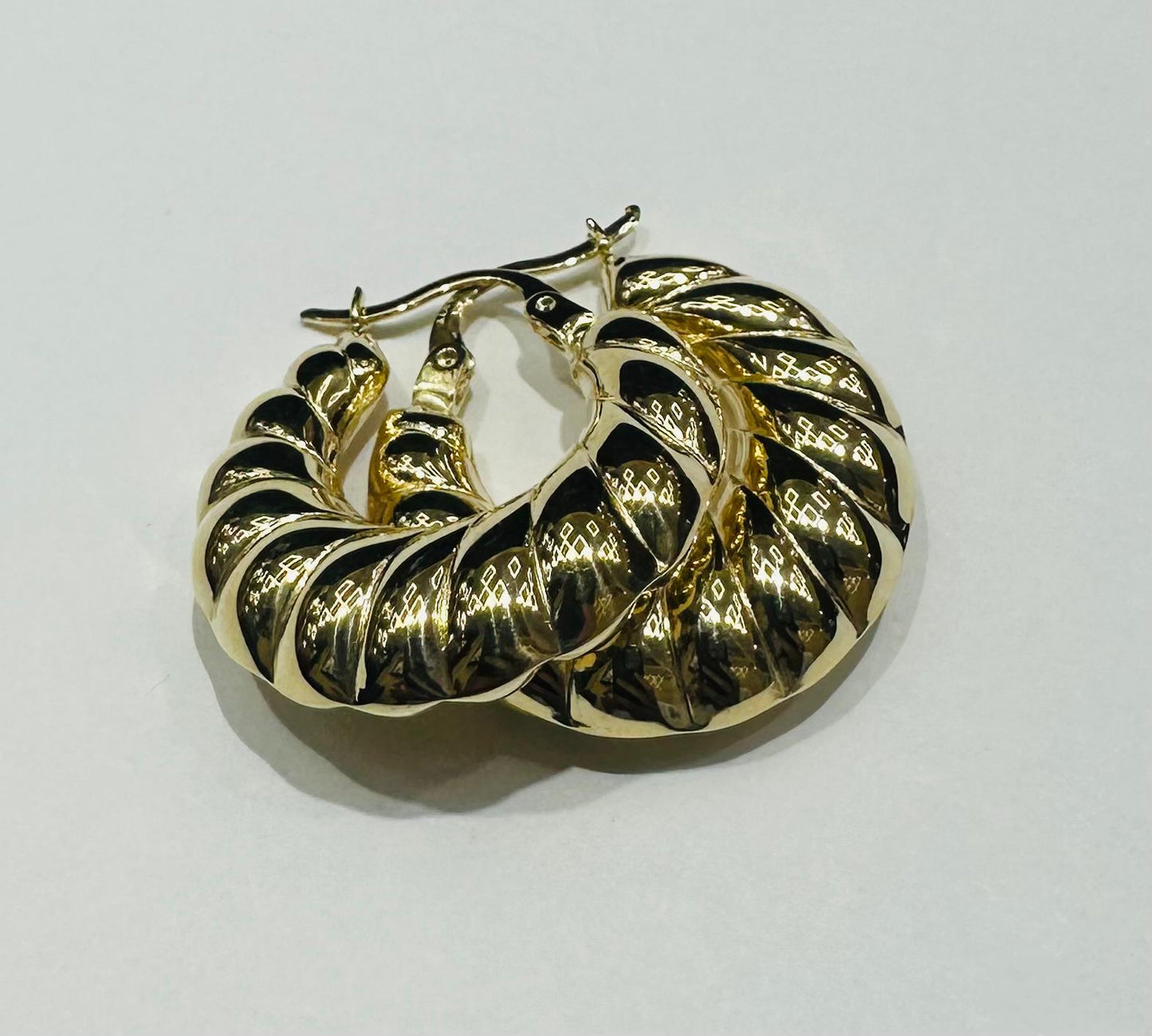 10K GOLD HOOP EARRINGS - WEIGHT: 3.4gm