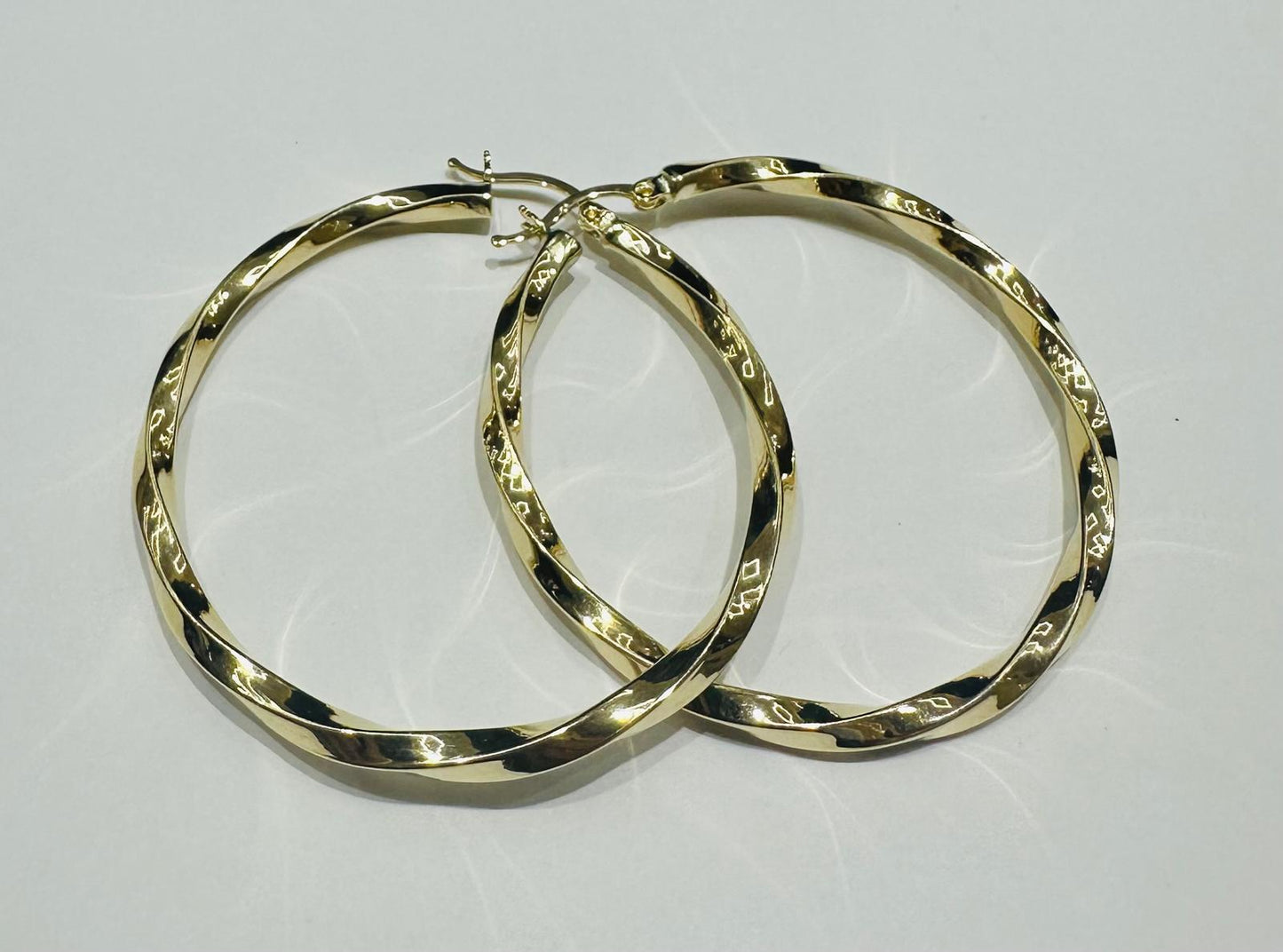 10K GOLD ROUND HOOP EARRINGS - WEIGHT: 4.5gm