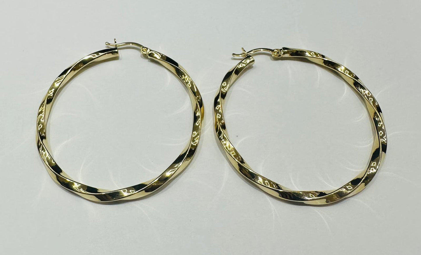 10K GOLD ROUND HOOP EARRINGS - WEIGHT: 4.5gm