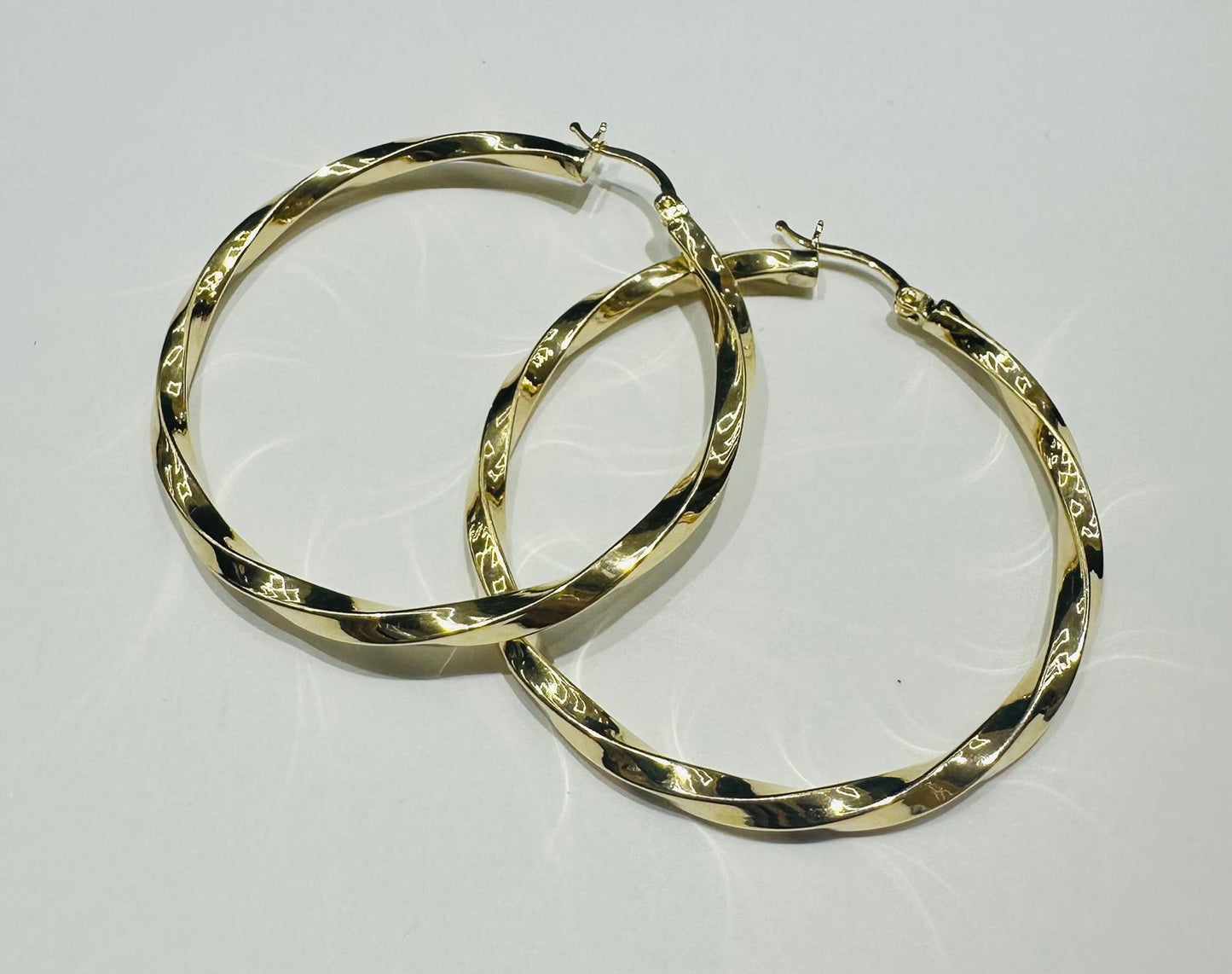 10K GOLD ROUND HOOP EARRINGS - WEIGHT: 4.5gm
