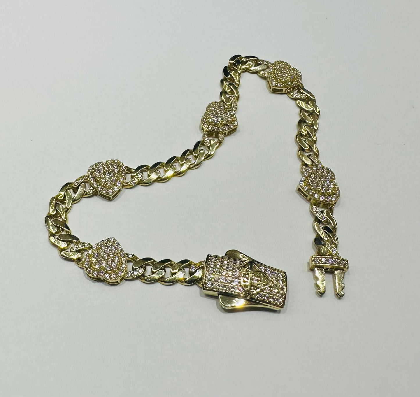 10K GOLD HEART CUBAN LINK CHAIN BRACELET - WEIGHT: 7.5gm