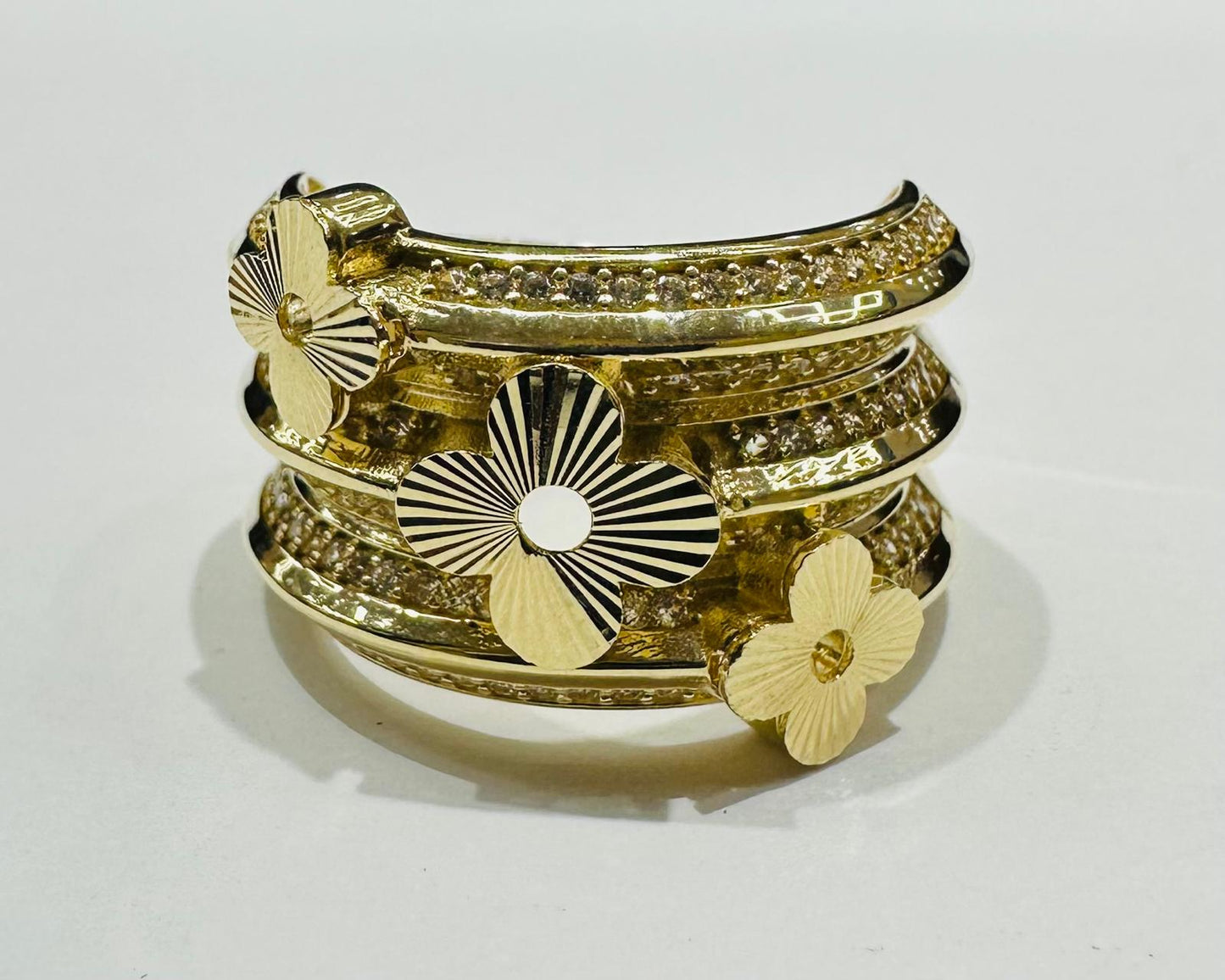 14K GOLD FLOWER RING WITH CZ STONES- WEIGHT: 7.6gm