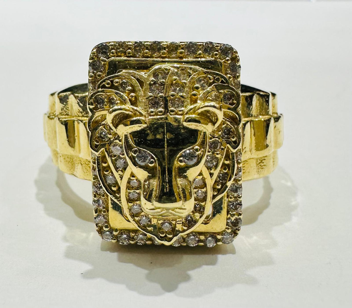 14K GOLD LION RING WITH CZ STONES- WEIGHT: 8.9gm