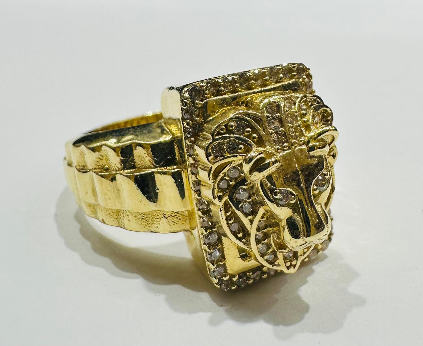 14K GOLD LION RING WITH CZ STONES- WEIGHT: 8.9gm