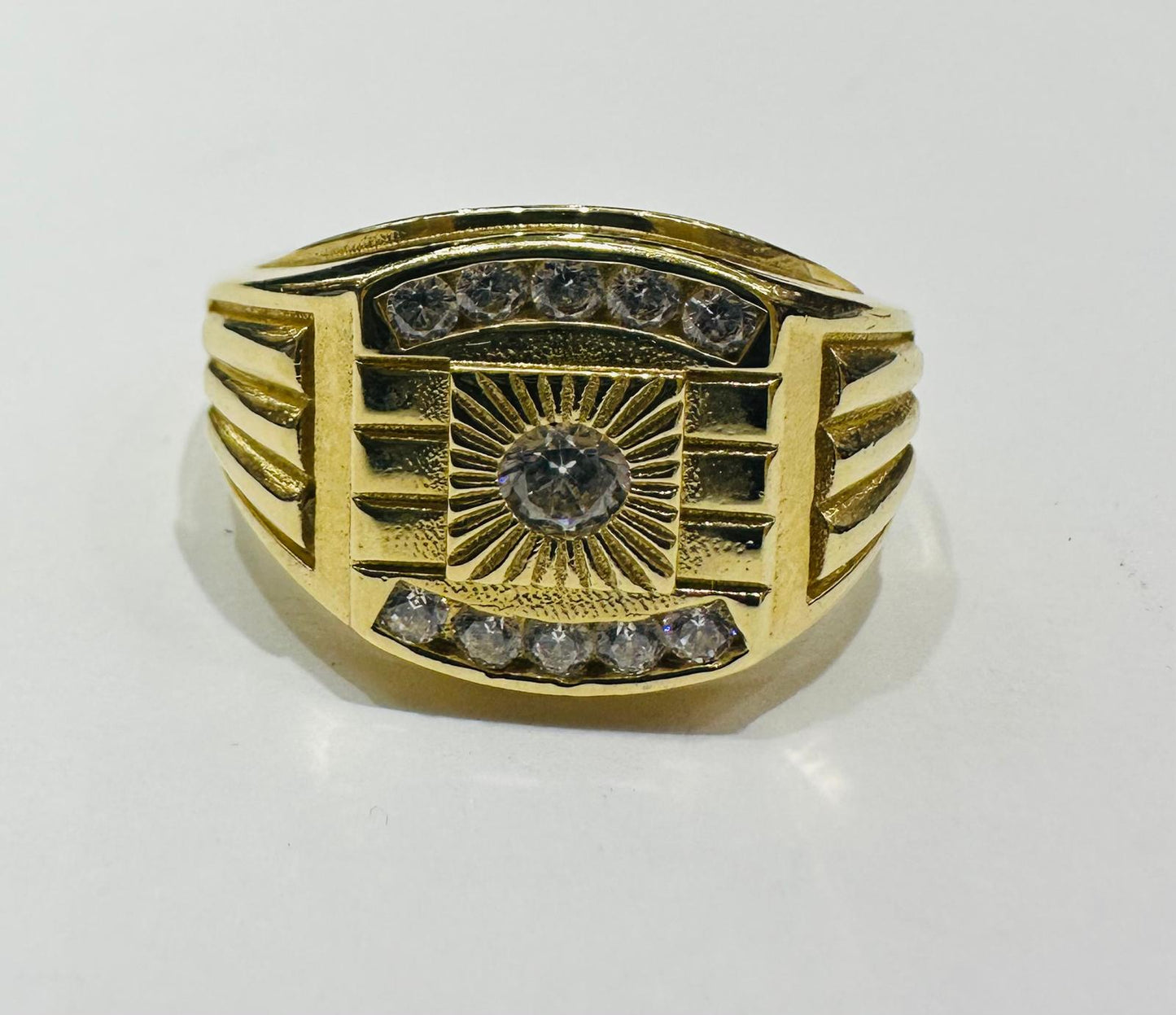 14K GOLD RING WITH CZ STONES- WEIGHT: 5.7gm
