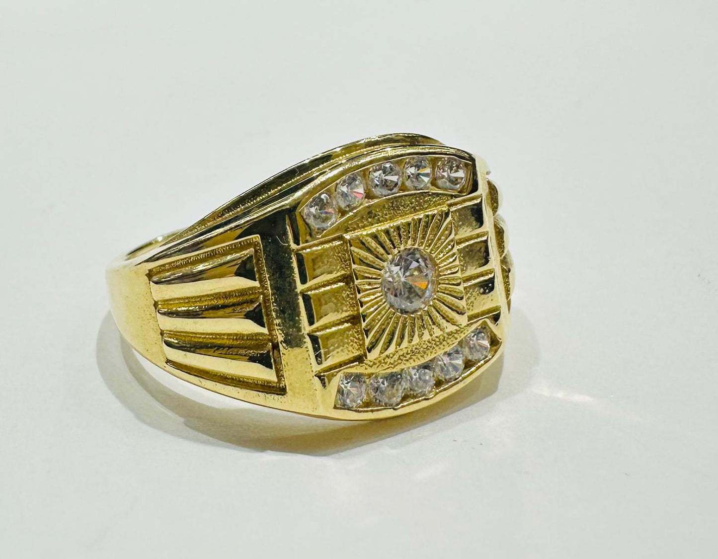 14K GOLD RING WITH CZ STONES- WEIGHT: 5.7gm