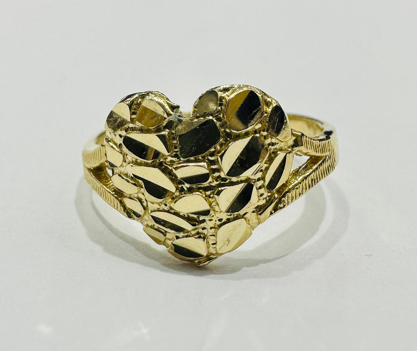 14K GOLD HEART RING- WEIGHT: 2.3gm