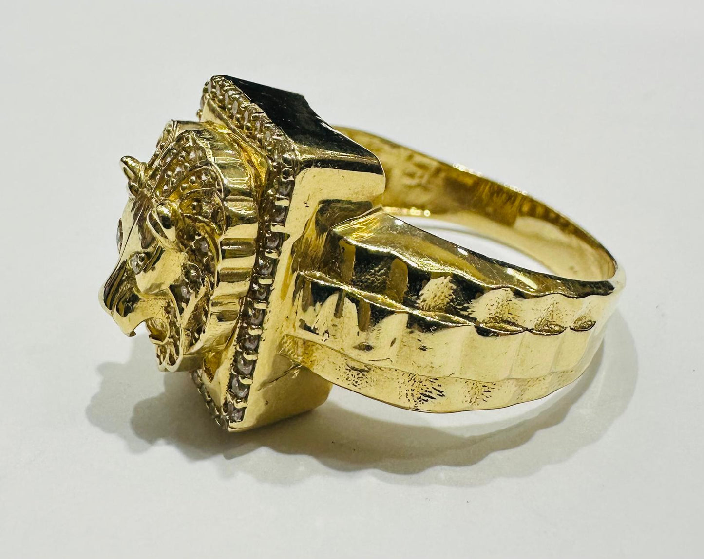 14K GOLD LION RING WITH CZ STONES- WEIGHT: 8.9gm