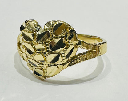 14K GOLD HEART RING- WEIGHT: 2.3gm
