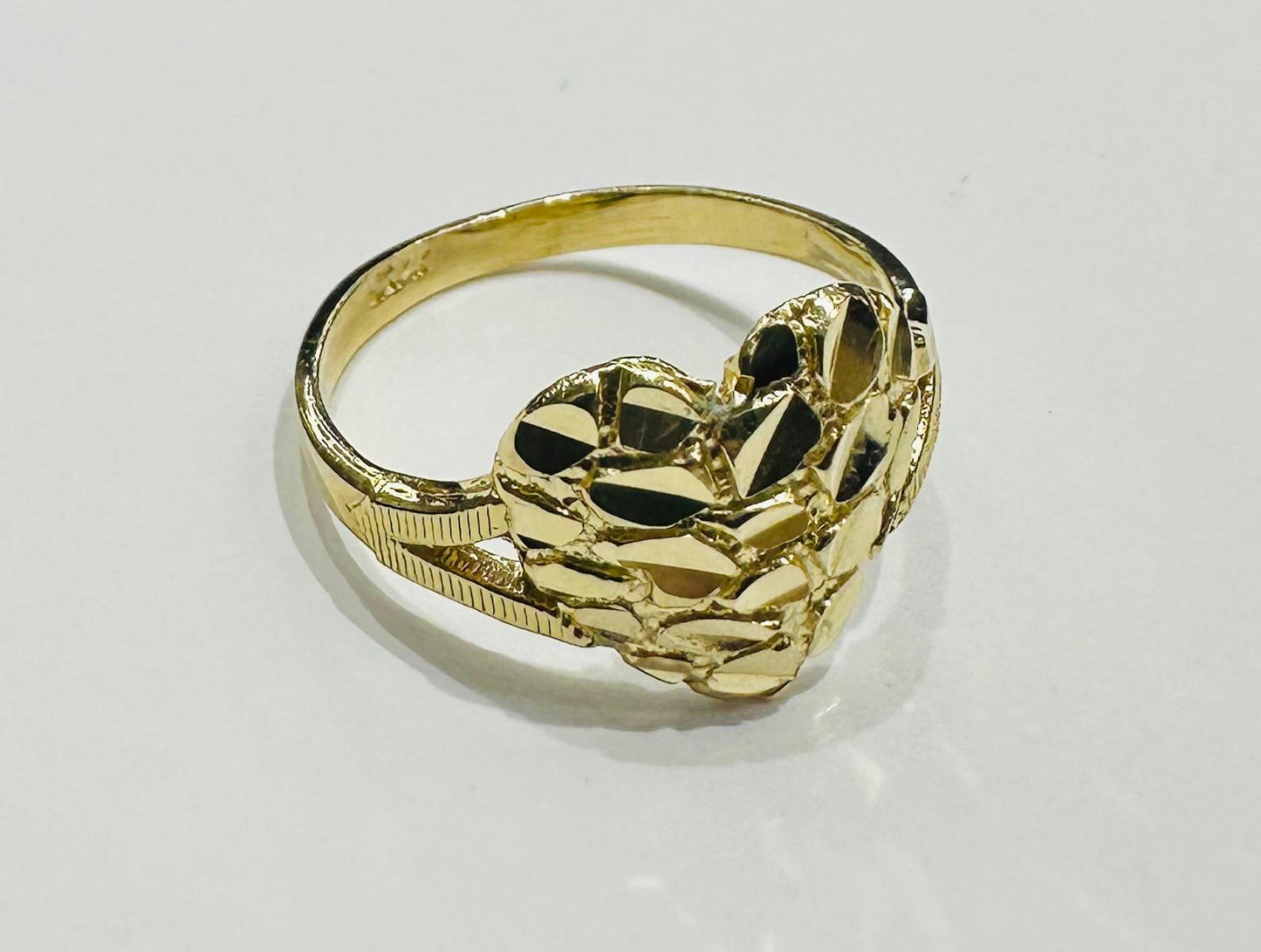 14K GOLD HEART RING- WEIGHT: 2.3gm