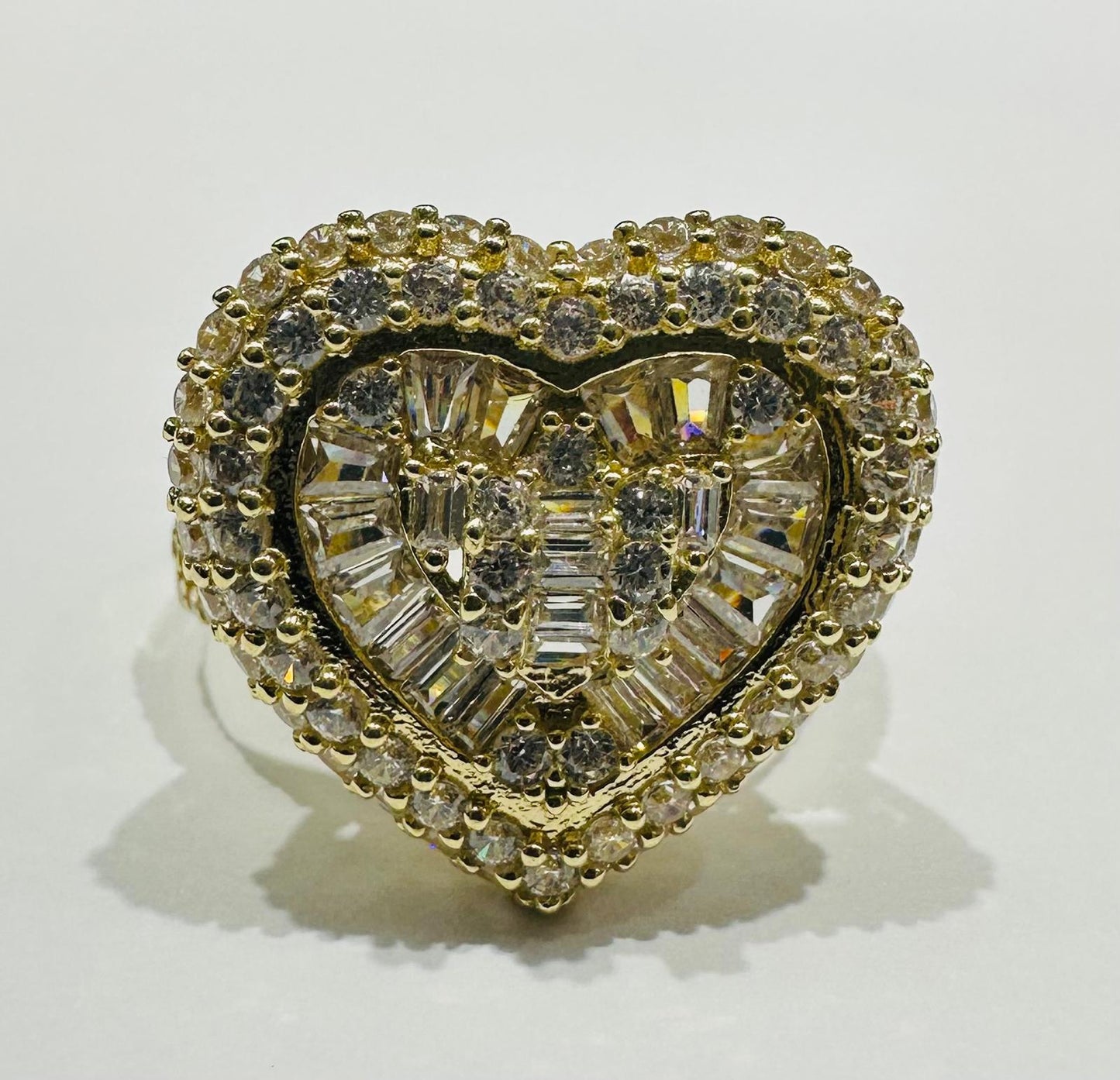 10K GOLD HEART WHITE SAPPHIRE RING- WEIGHT: 7.2gm