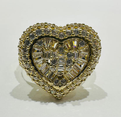 10K GOLD HEART WHITE SAPPHIRE RING- WEIGHT: 7.2gm
