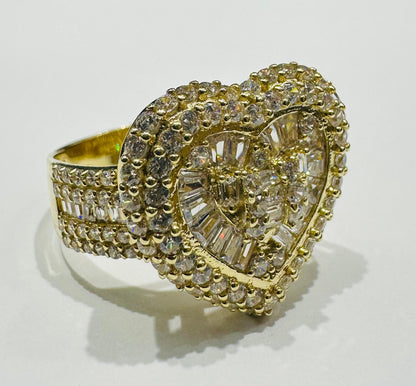 10K GOLD HEART WHITE SAPPHIRE RING- WEIGHT: 7.2gm