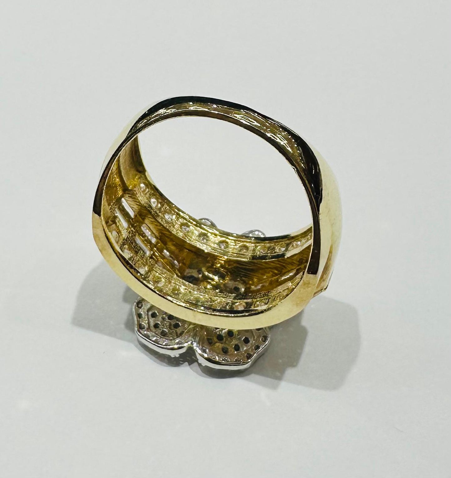 10K GOLD BUTTERFLY RING WITH WHITE SAPPHIRE- WEIGHT: 5.8gm