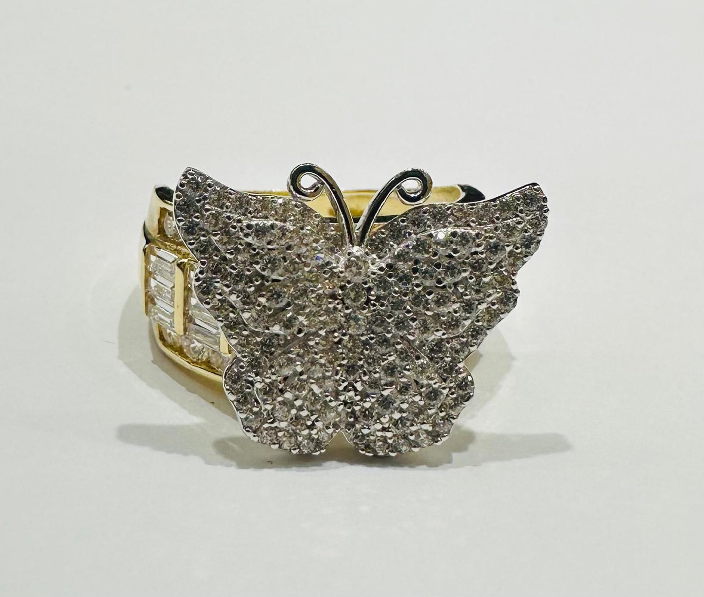 10K GOLD BUTTERFLY RING WITH WHITE SAPPHIRE- WEIGHT: 5.8gm
