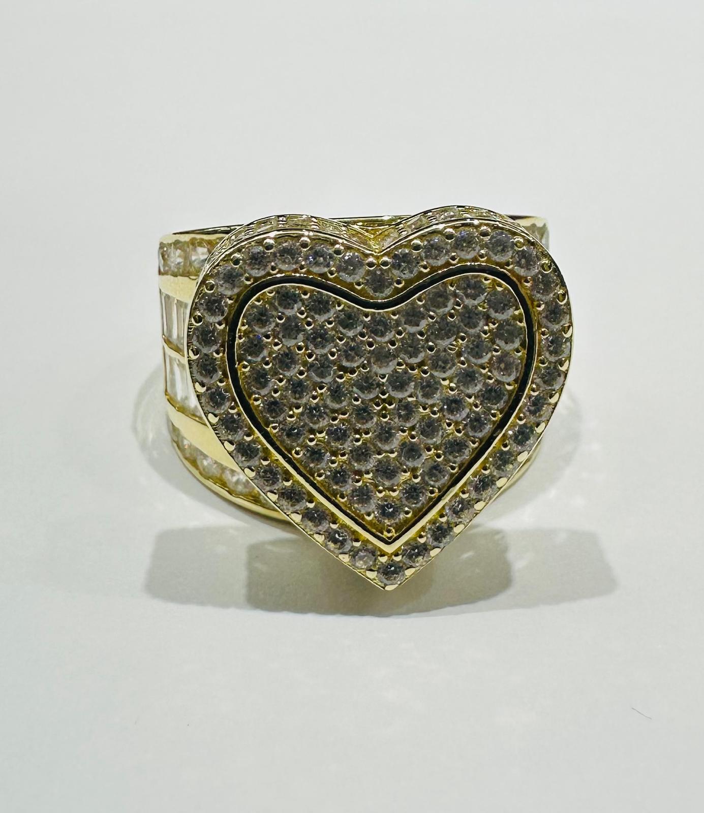 10K GOLD HEART RING WITH WHITE SAPPHIRE- WEIGHT: 8.2gm