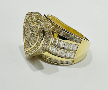 10K GOLD HEART RING WITH WHITE SAPPHIRE- WEIGHT: 8.2gm