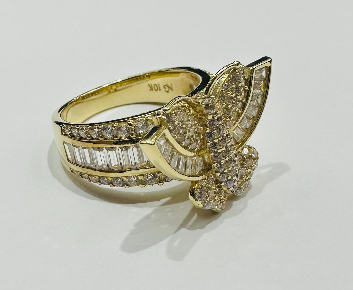 10K GOLD BUTTERFLY RING WITH WHITE SAPPHIRE- WEIGHT: 7.6gm