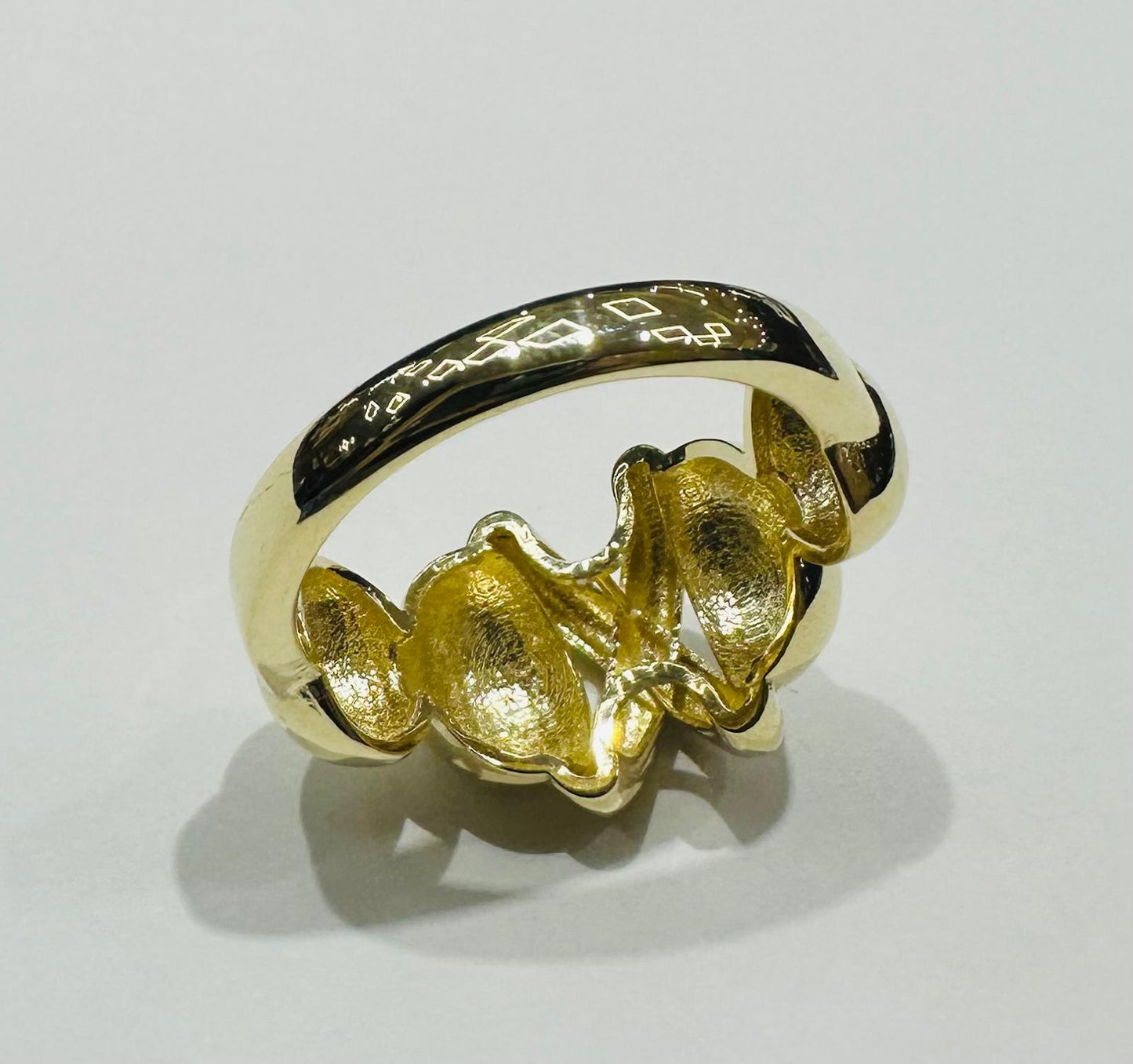 10K GOLD CROSS RING- WEIGHT: 2.5gm