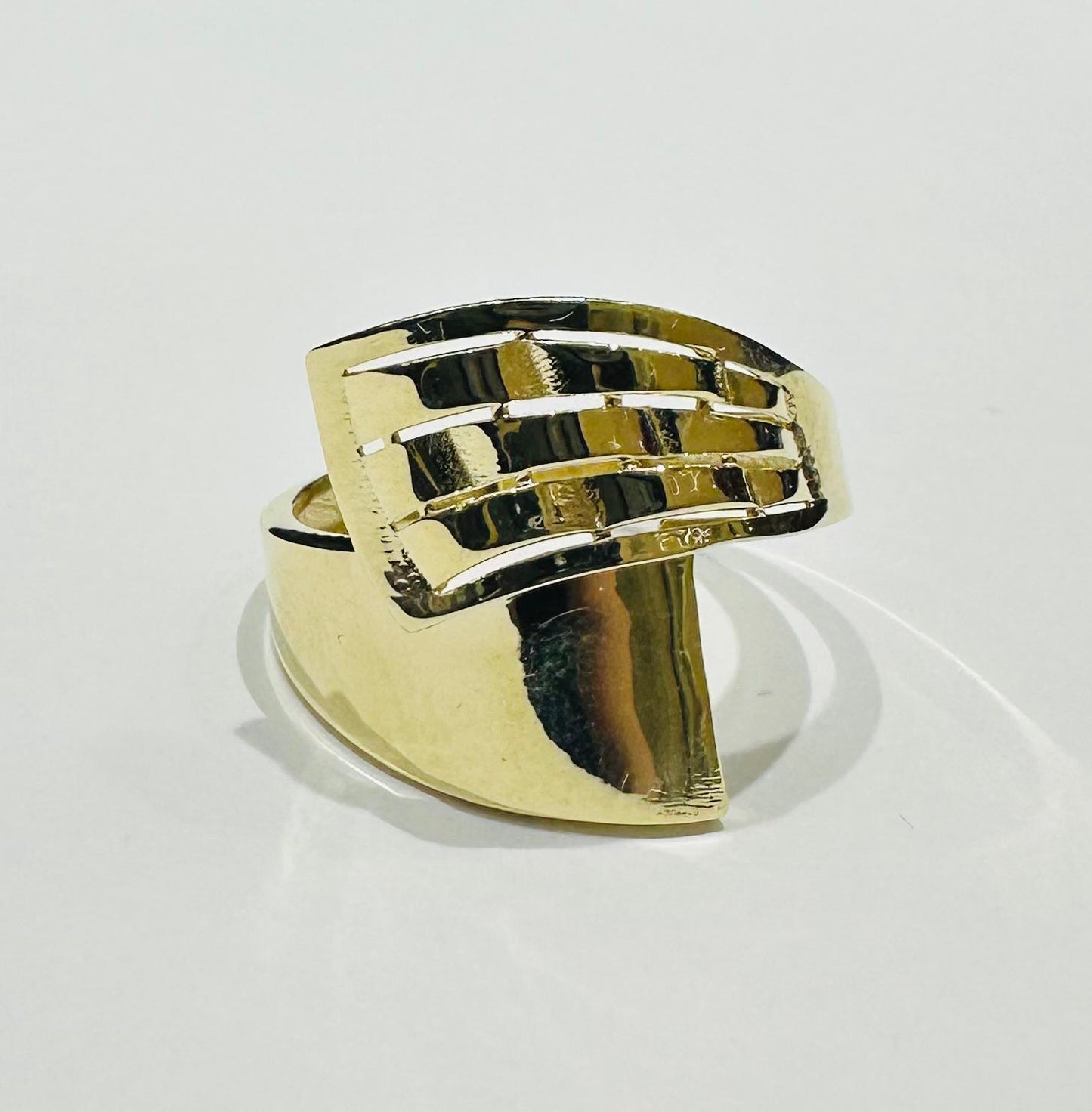 10K GOLD RING- WEIGHT: 2.0gm