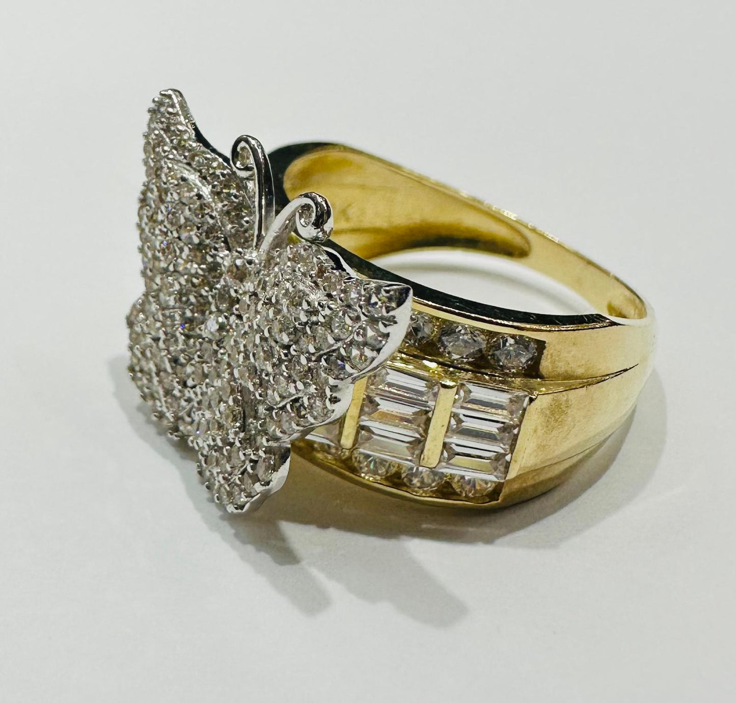 10K GOLD BUTTERFLY RING WITH WHITE SAPPHIRE- WEIGHT: 5.8gm