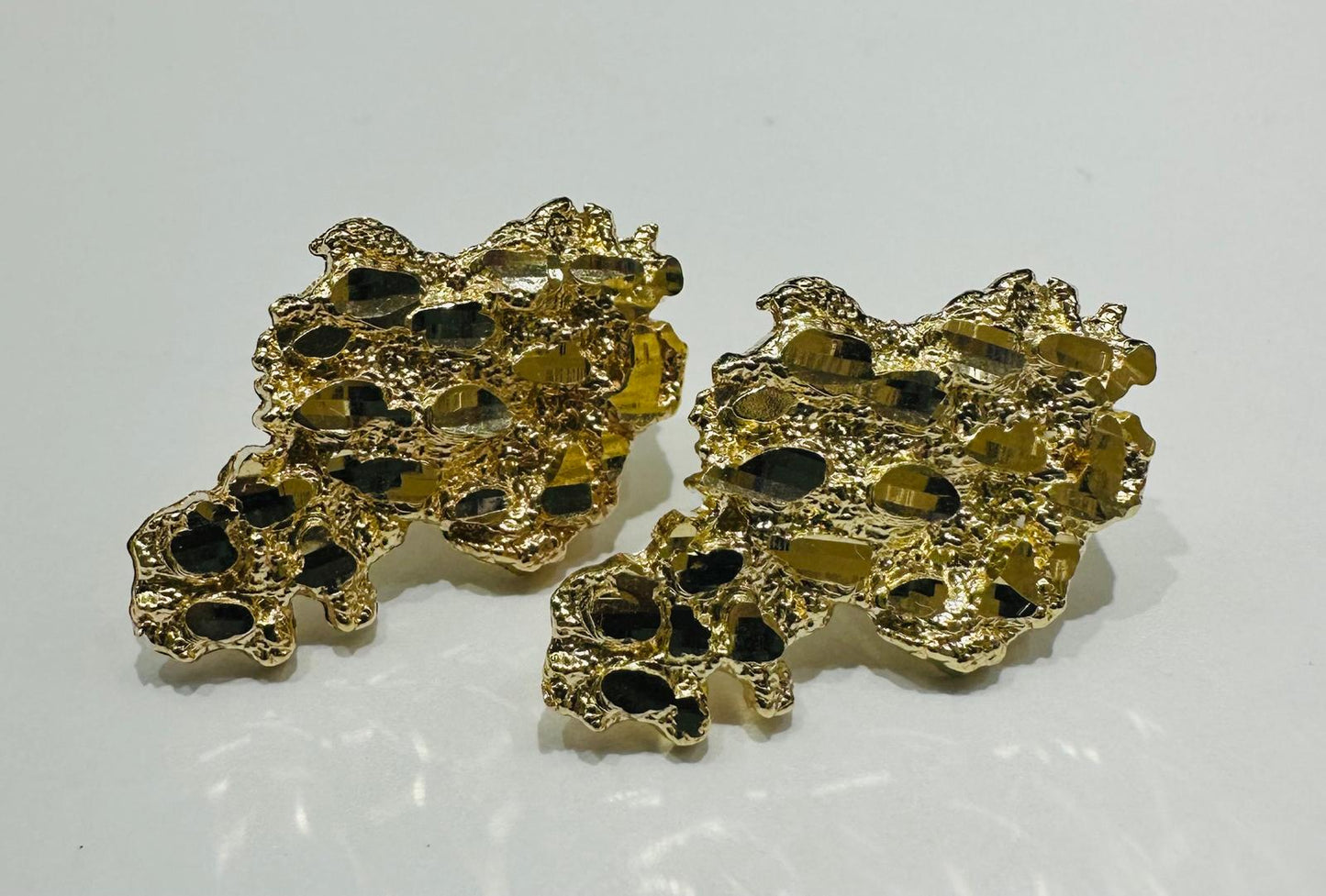 10K GOLD NUGGET EARRING- 3.8gm