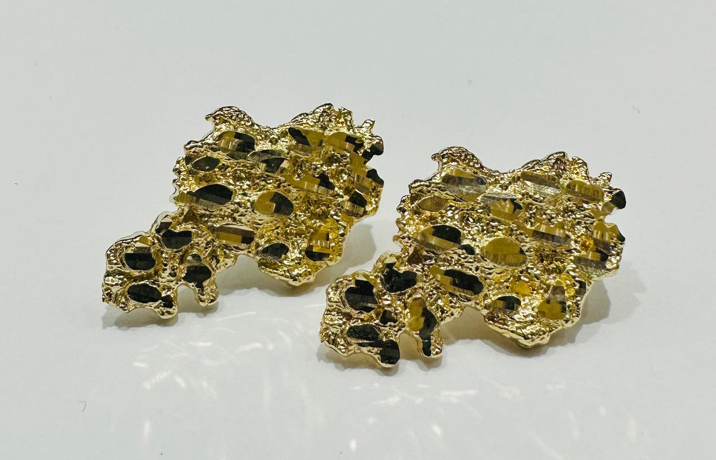 10K GOLD NUGGET EARRING- 3.7gm