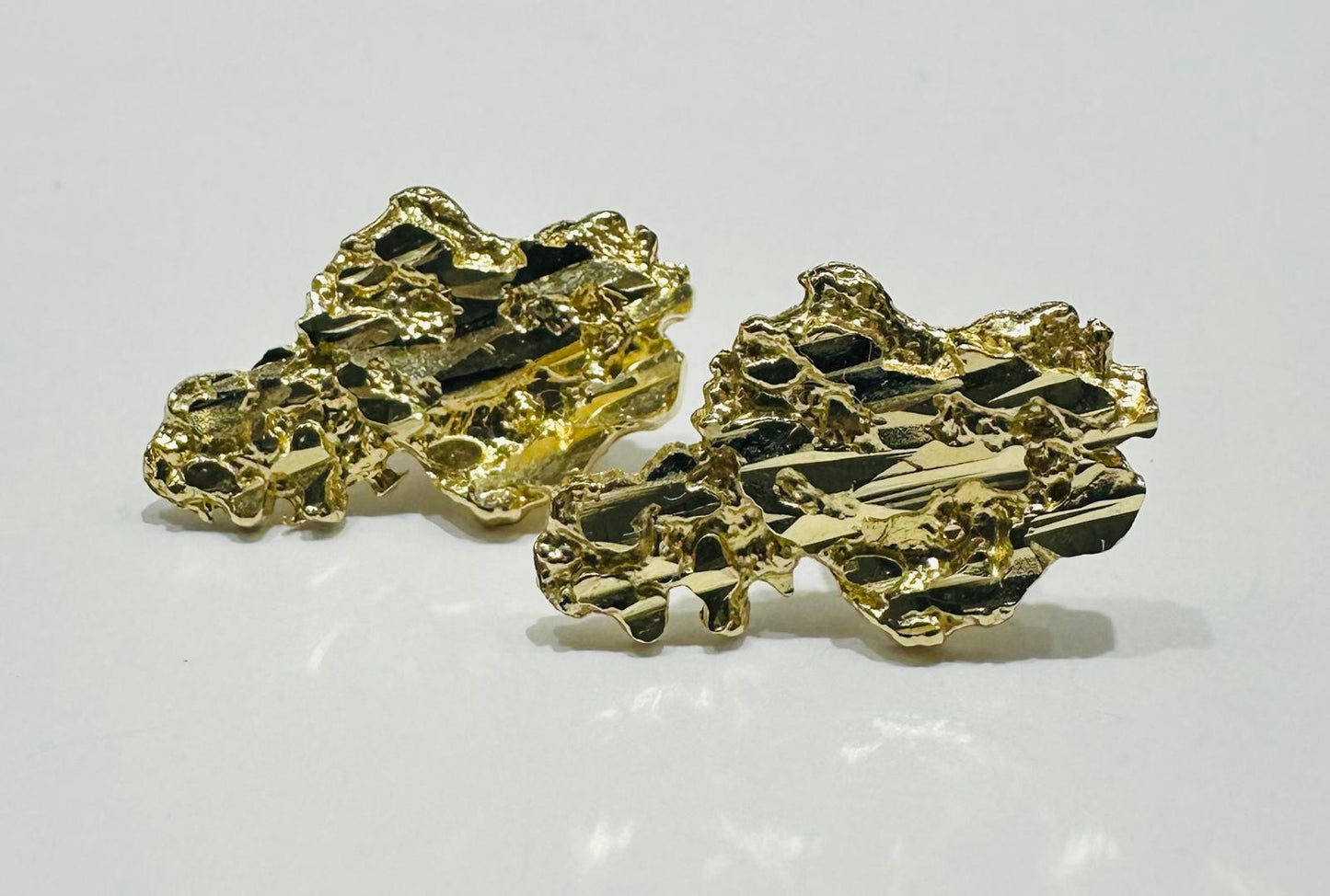 10K GOLD NUGGET EARRING- 2.3gm