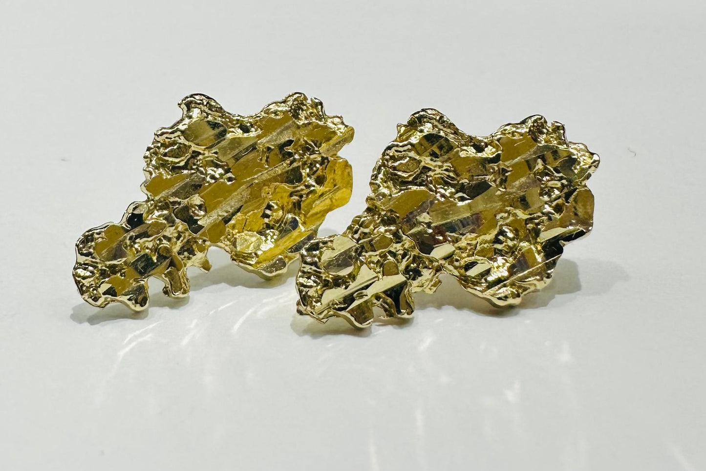 10K GOLD NUGGET EARRINGS-  WEIGHT: 2.2gm