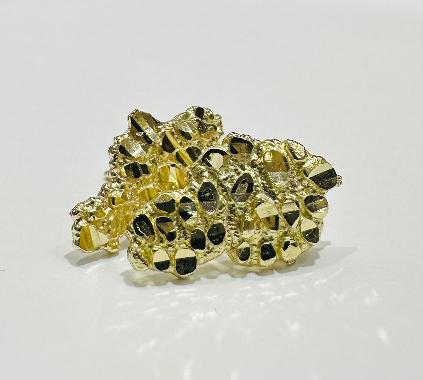 10K GOLD NUGGET EARRING- 1.3gm