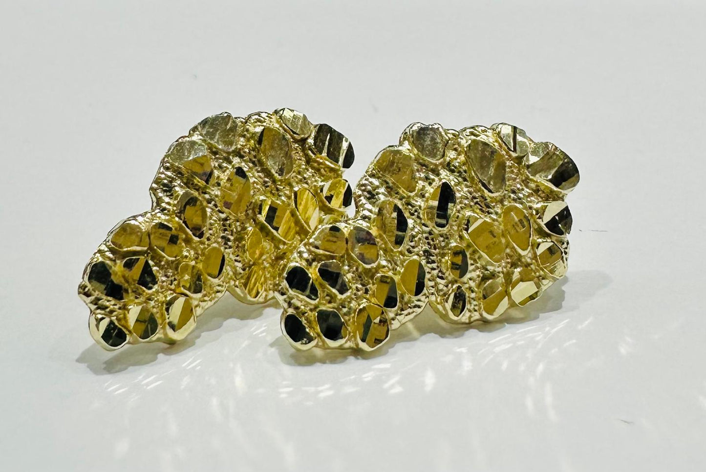 10K GOLD NUGGET EARRING- 1.8gm