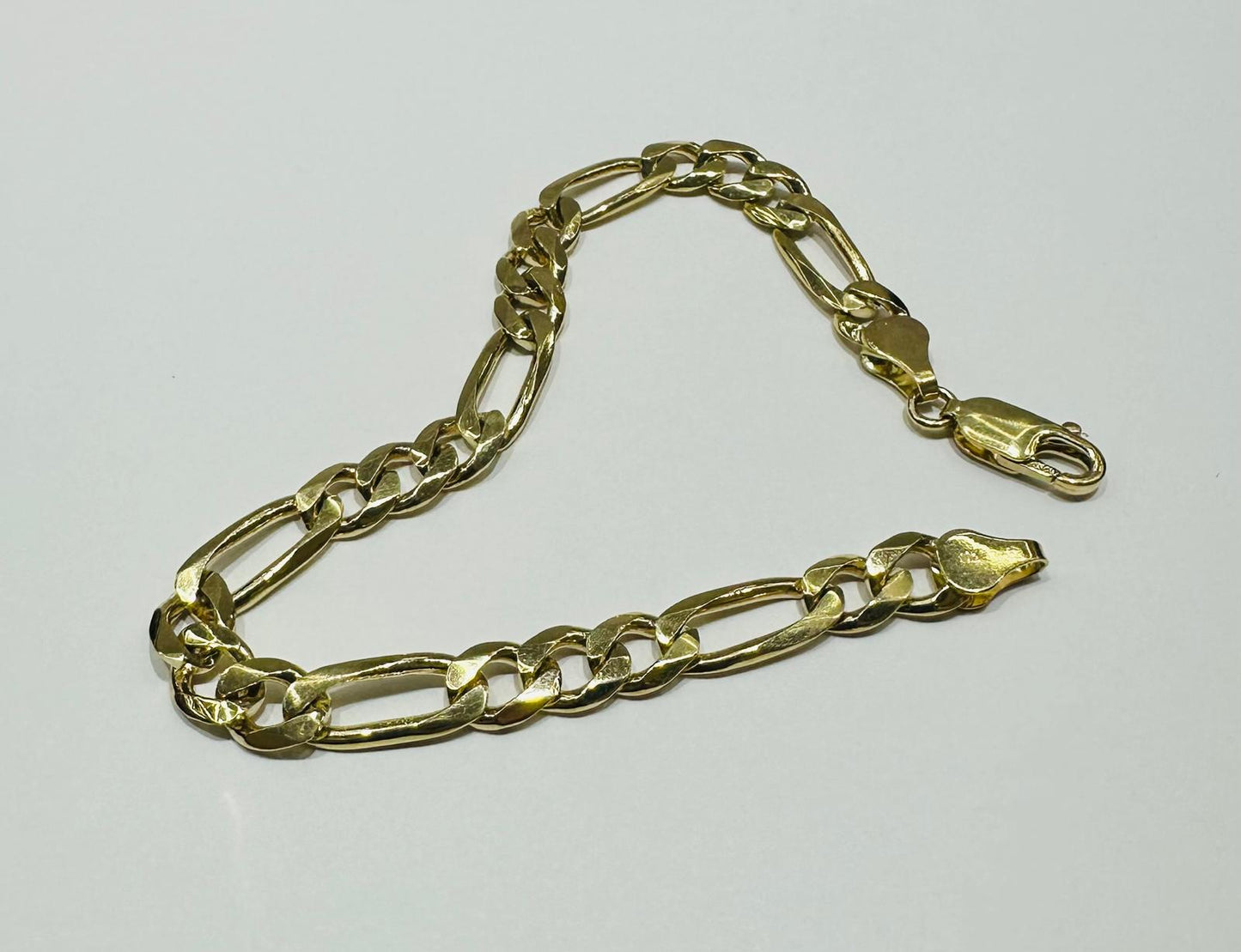 10K GOLD FIGARO LINK CHAIN BRACELET-  12.8gm    7"     6.45mm