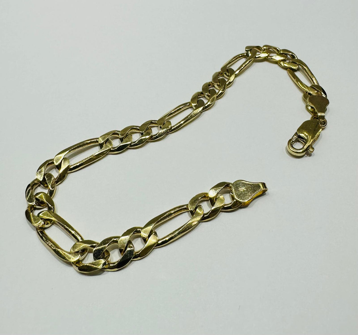 10K GOLD FIGARO LINK CHAIN BRACELET-  12.8gm    7"     6.45mm