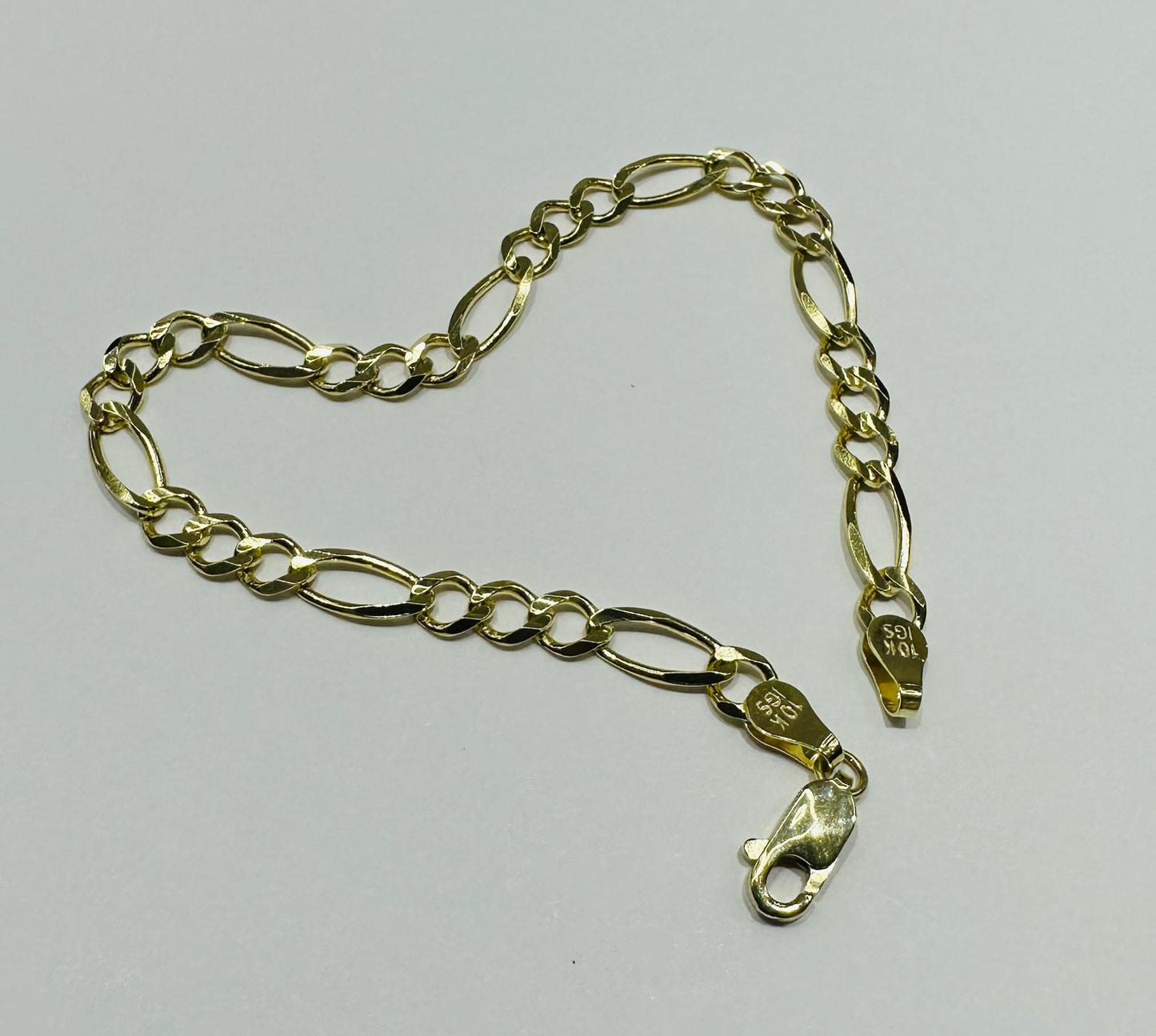 10K GOLD FIGARO LINK CHAIN BRACELET-  4.3gm    8"    4.08mm