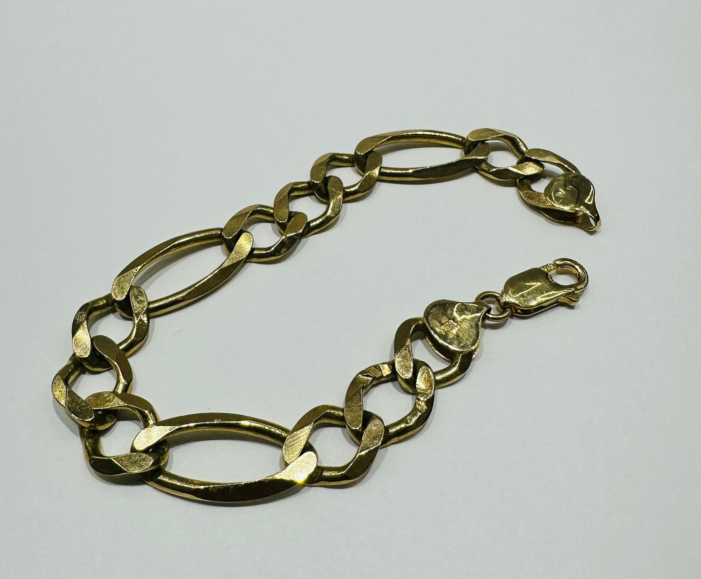 10K GOLD FIGARO LINK CHAIN BRACELET-  14.5gm    6"     9.40mm