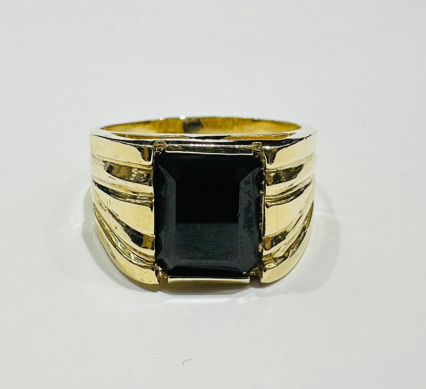 10K GOLD BLACK STONE RING- 8.1gm