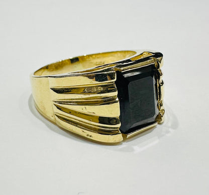 10K GOLD BLACK STONE RING- 8.1gm