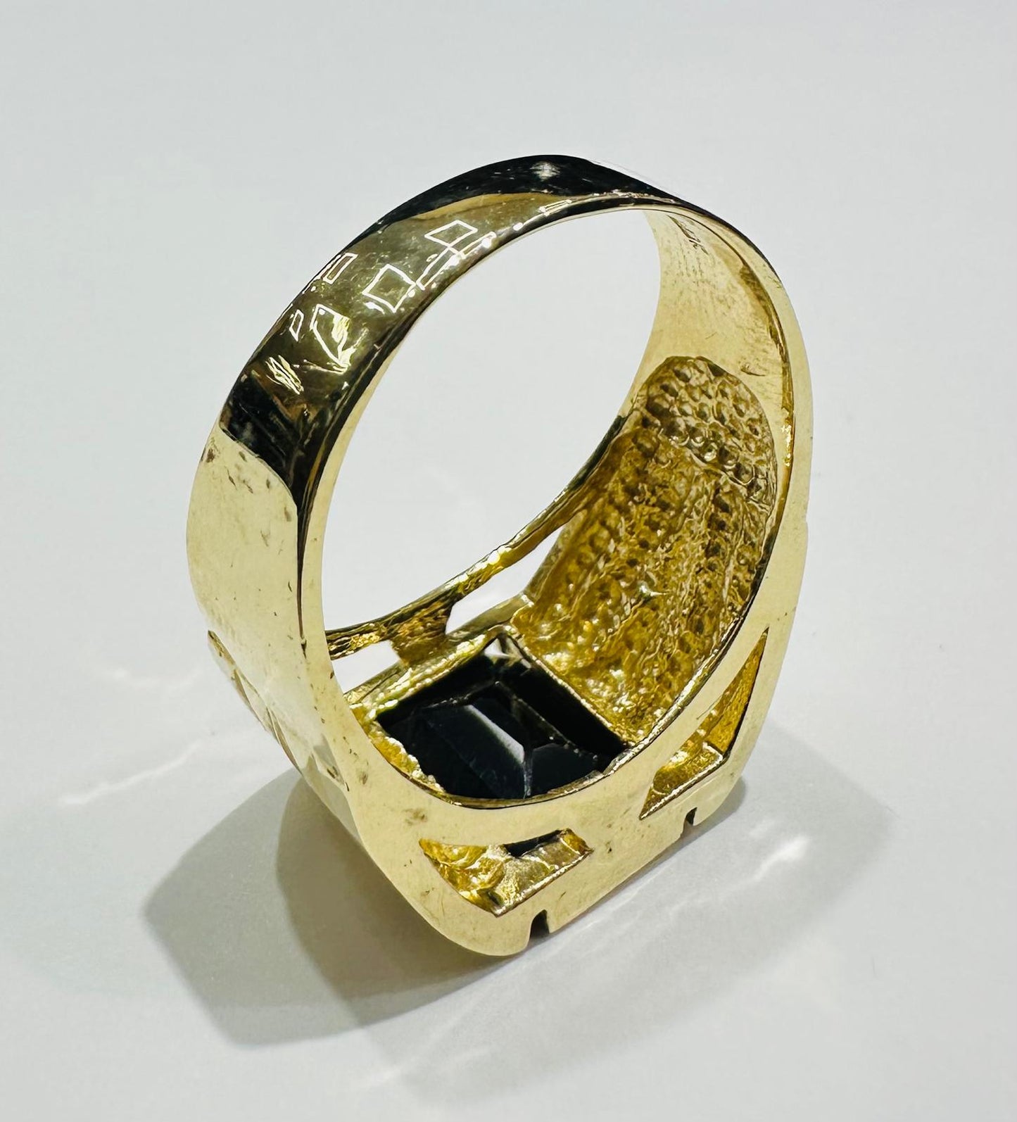 10K GOLD BLACK STONE RING- 8.1gm