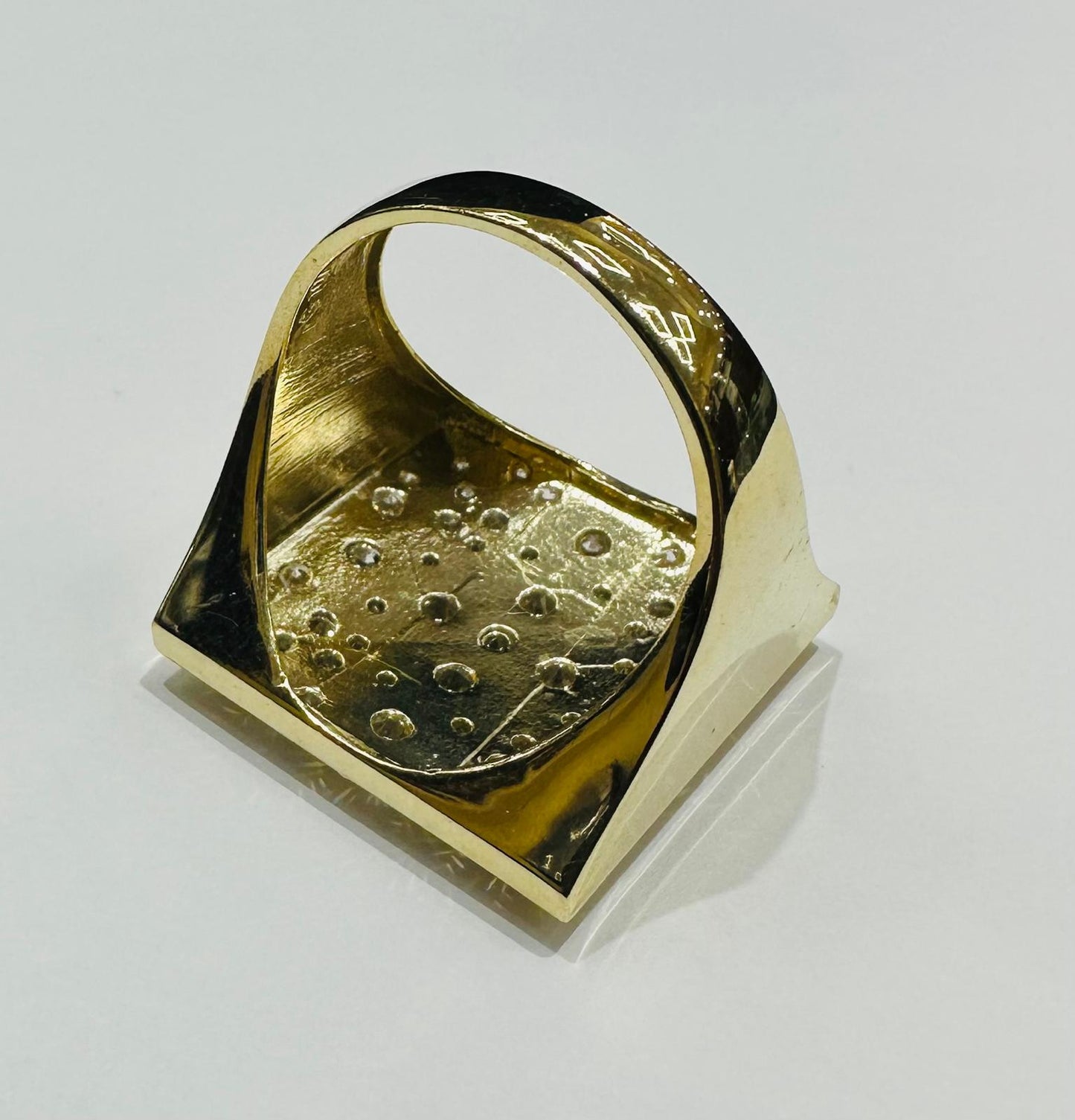 10K GOLD SQUARE WHITE SAPPHIRE STONE RING- 9.5gm