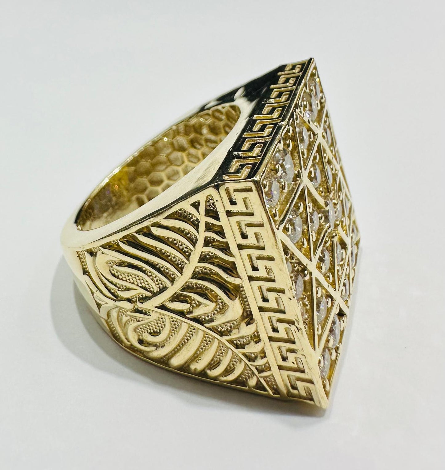 10K GOLD SQUARE WHITE SAPPHIRE STONE RING- 19.0gm