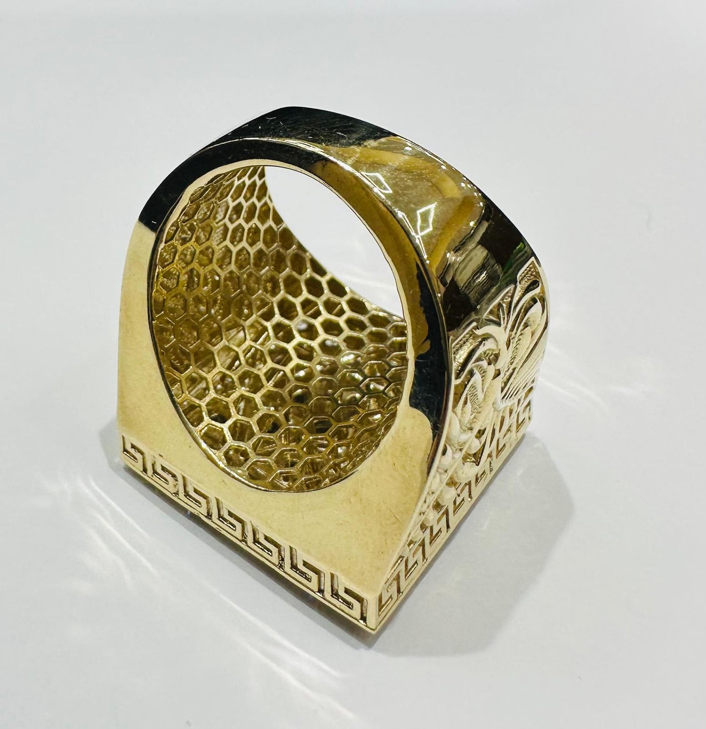 10K GOLD SQUARE WHITE SAPPHIRE STONE RING- 19.0gm