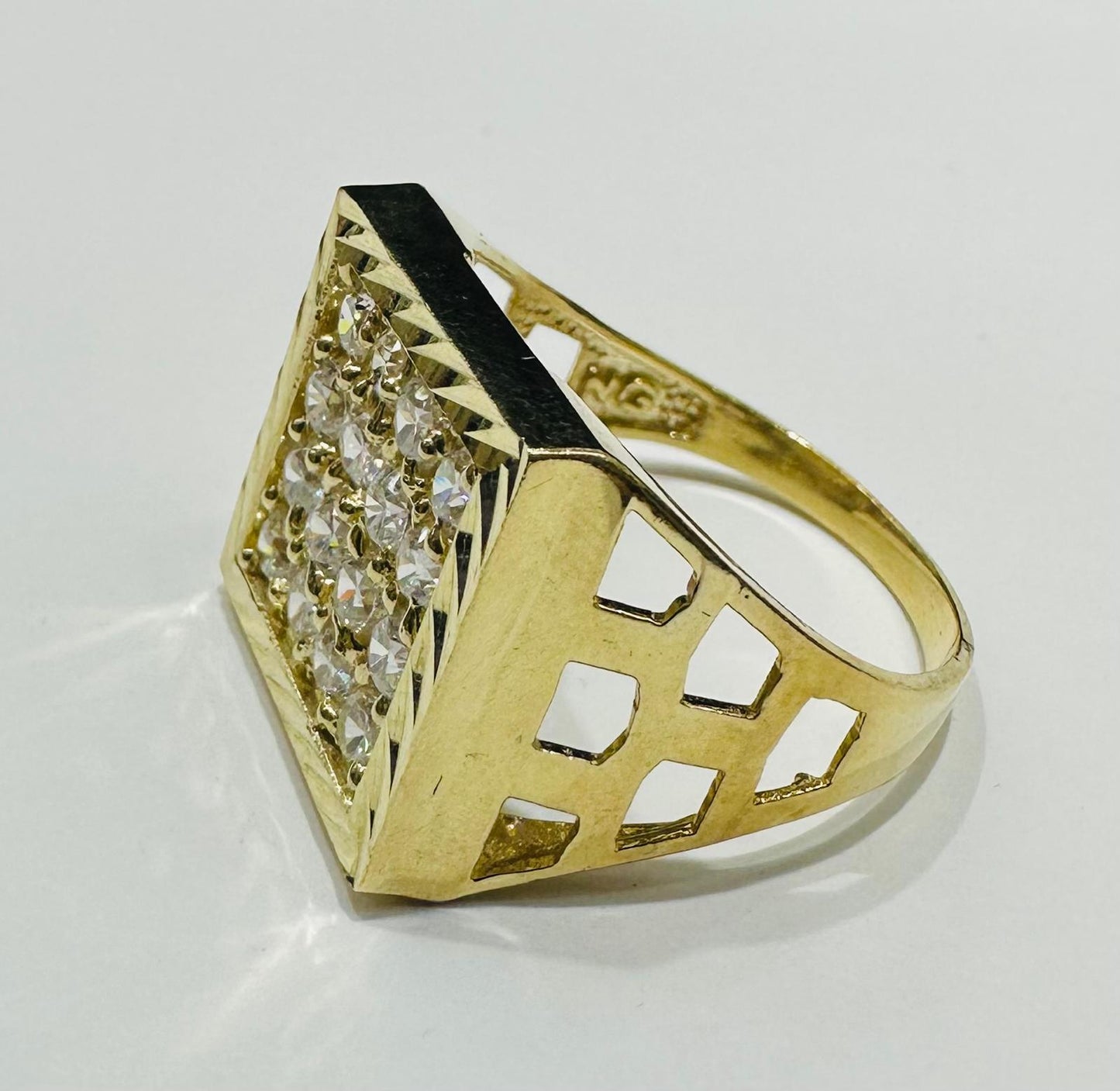 10K GOLD SQUARE WHITE SAPPHIRE STONE RING- 5.2gm