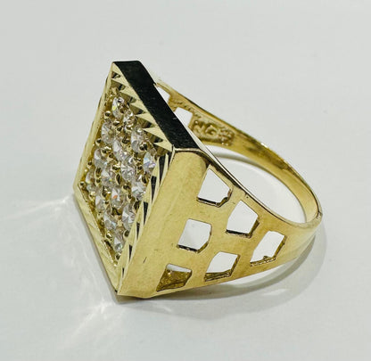 10K GOLD SQUARE WHITE SAPPHIRE STONE RING- 5.2gm