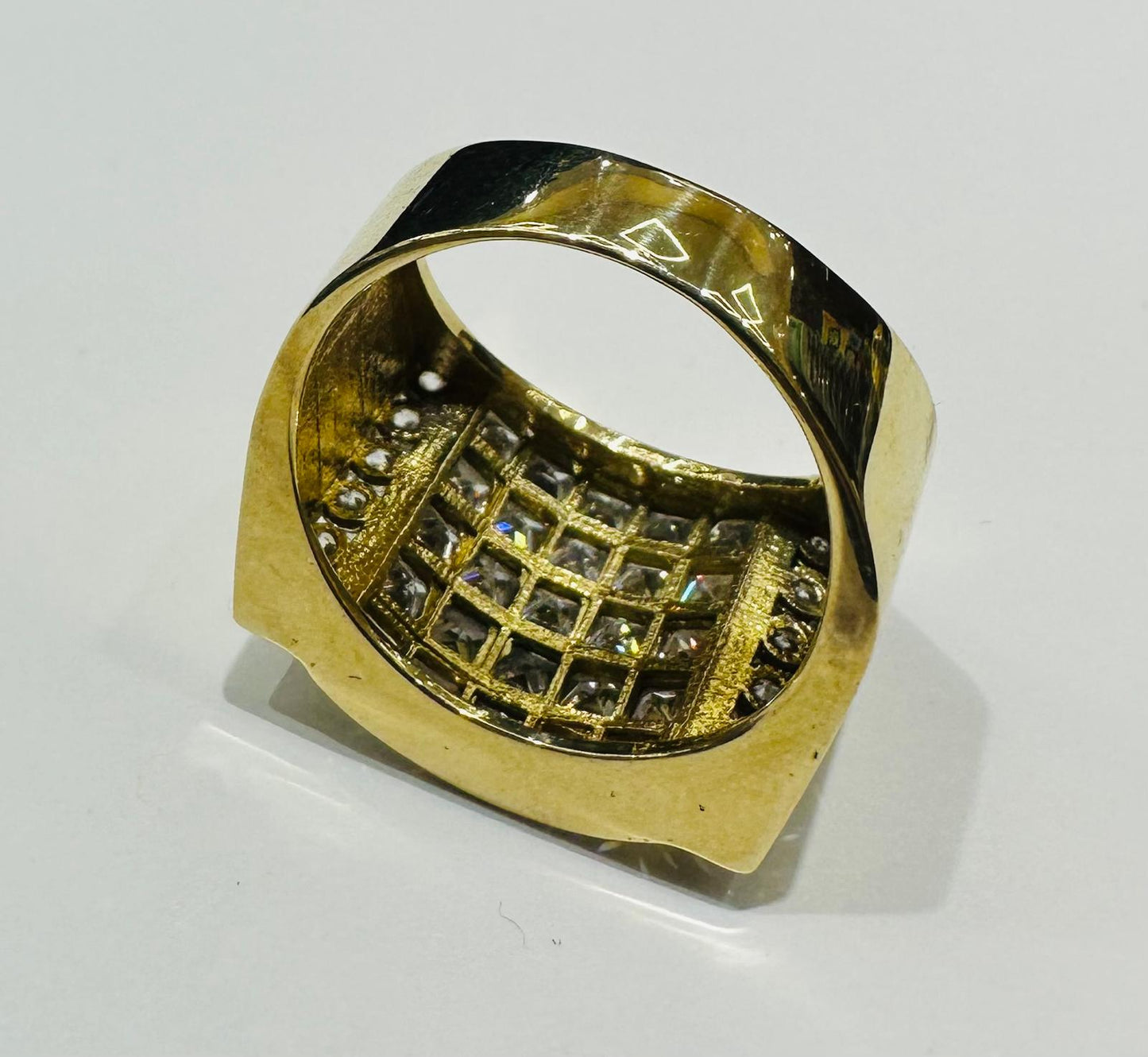 10K GOLD WHTE SAPPHIRE STONE RING- 11.8gm