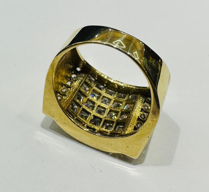 10K GOLD WHTE SAPPHIRE STONE RING- 11.8gm