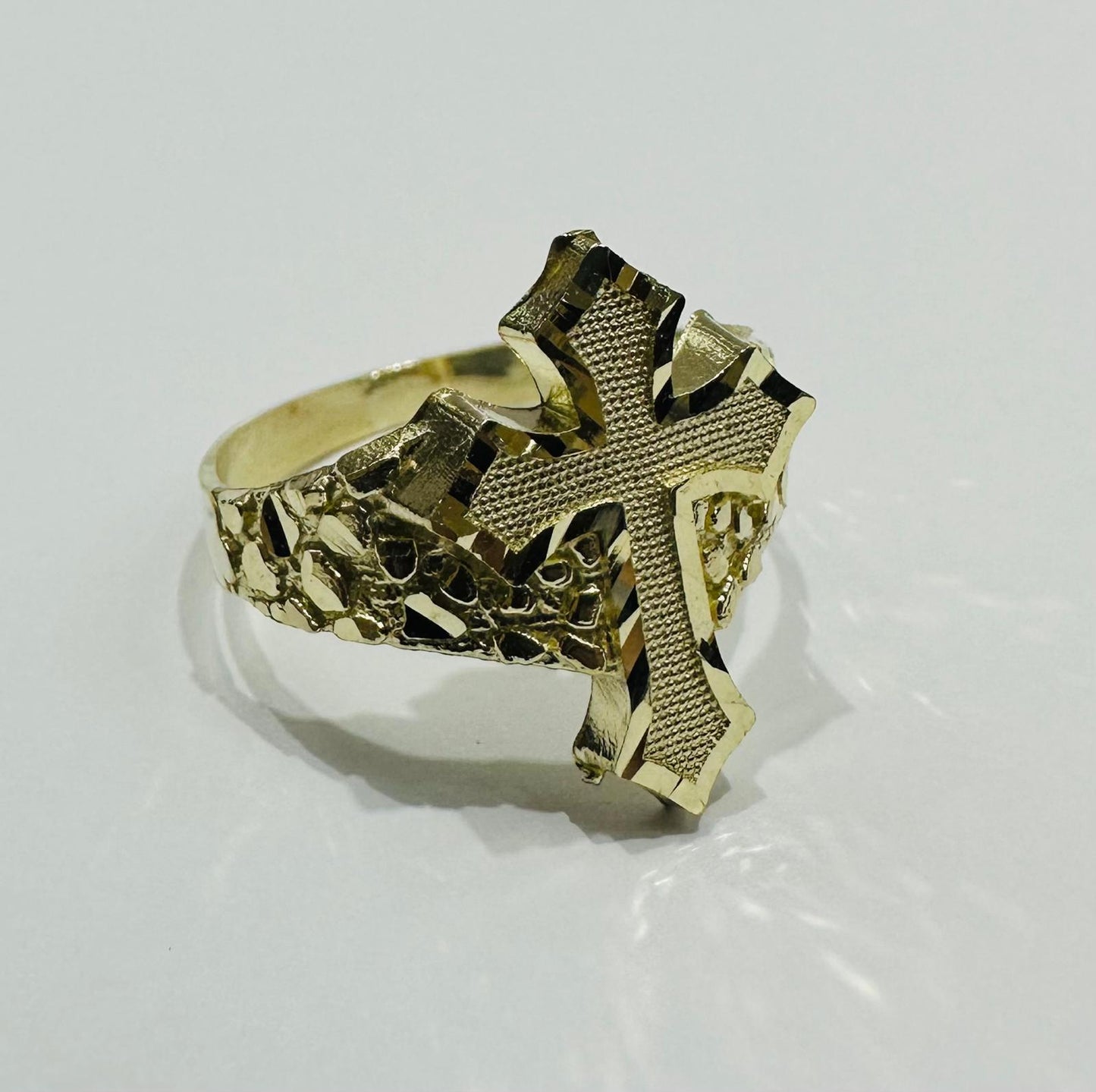 10K GOLD CROSS NUGGET RING- 2.6gm