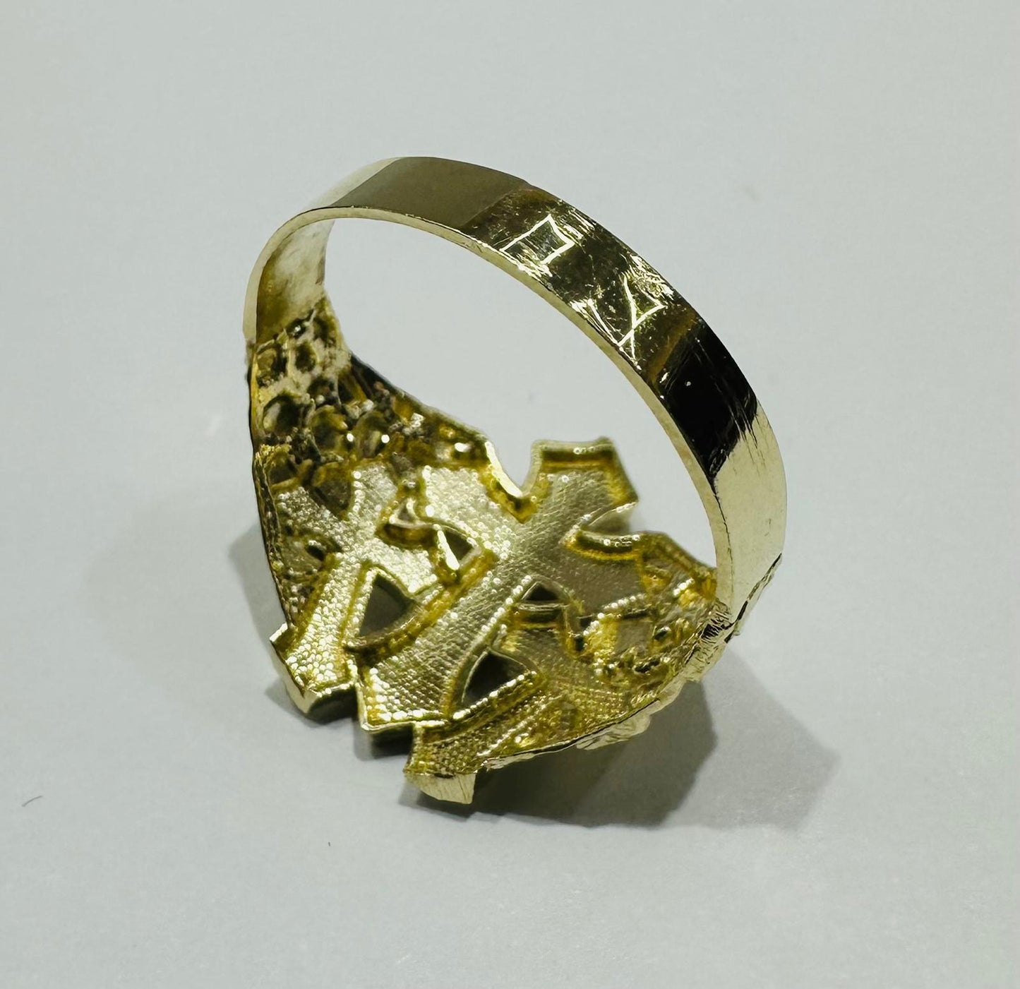 10K GOLD CROSS NUGGET RING- 2.9gm