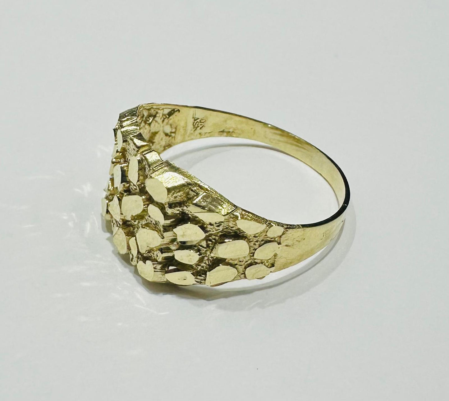 10K GOLD NUGGET RING- 2.9gm