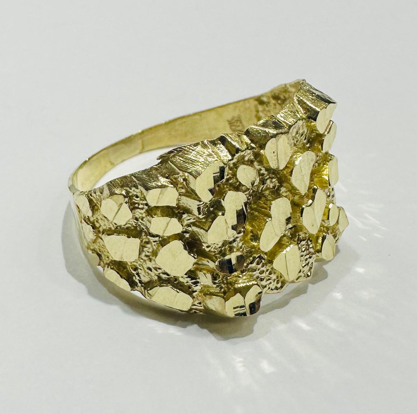 10K GOLD NUGGET RING- 4.1gm